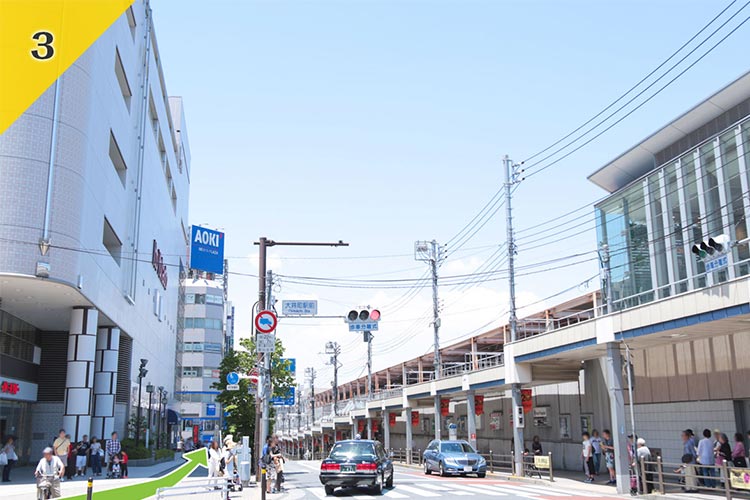 イトーヨーカドーを左手に直進します。