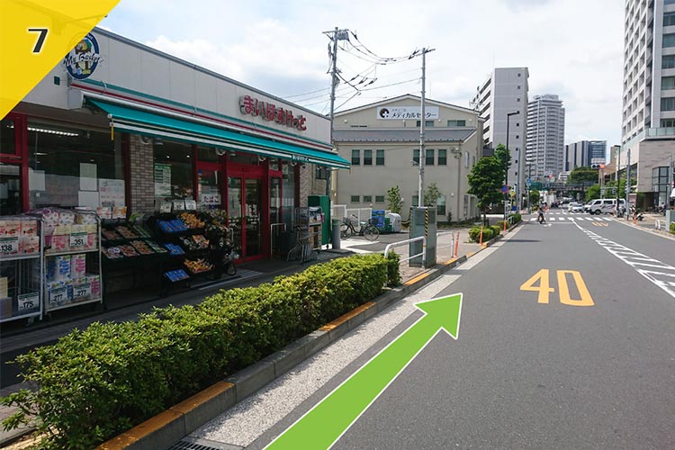 いばすけっとを左手に直進します。