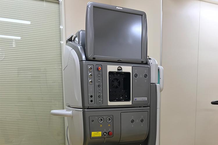 硝子体・白内障手術装置　コンステレーション（アルコン社）